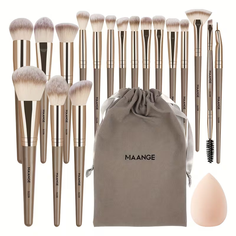 MAANGE 20-Piece Professional Makeup Brush Set – Ultra-Soft Brushes, Beauty Sponge & Luxury Velvet Travel Bag
